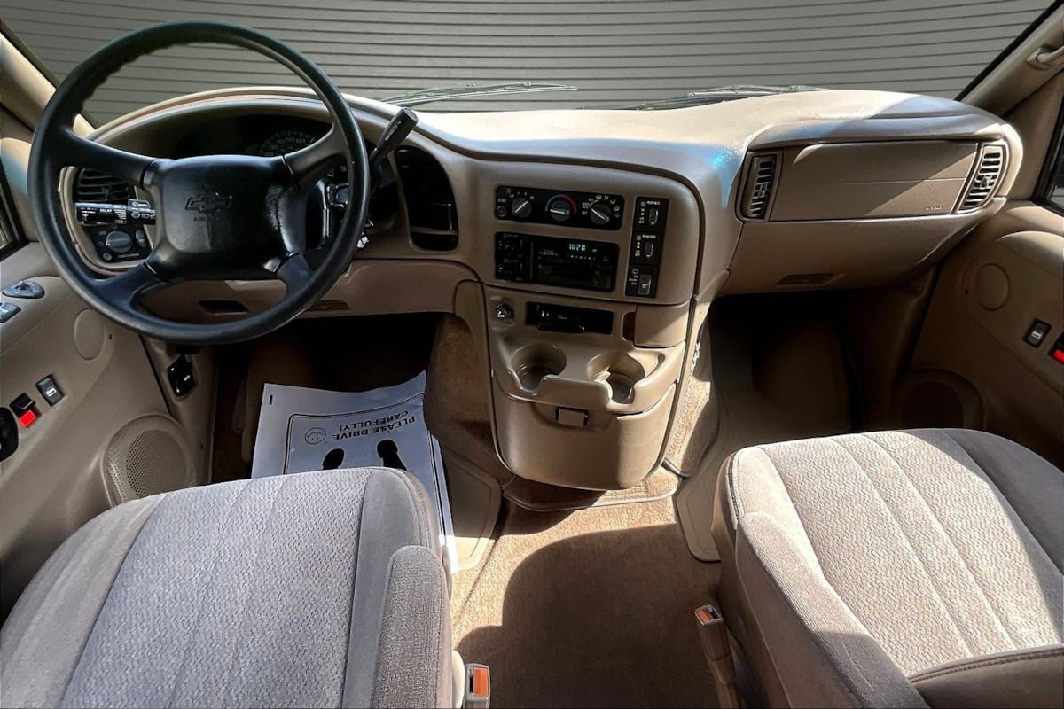 Used 2000 Chevrolet Astro Passenger RWD image 7