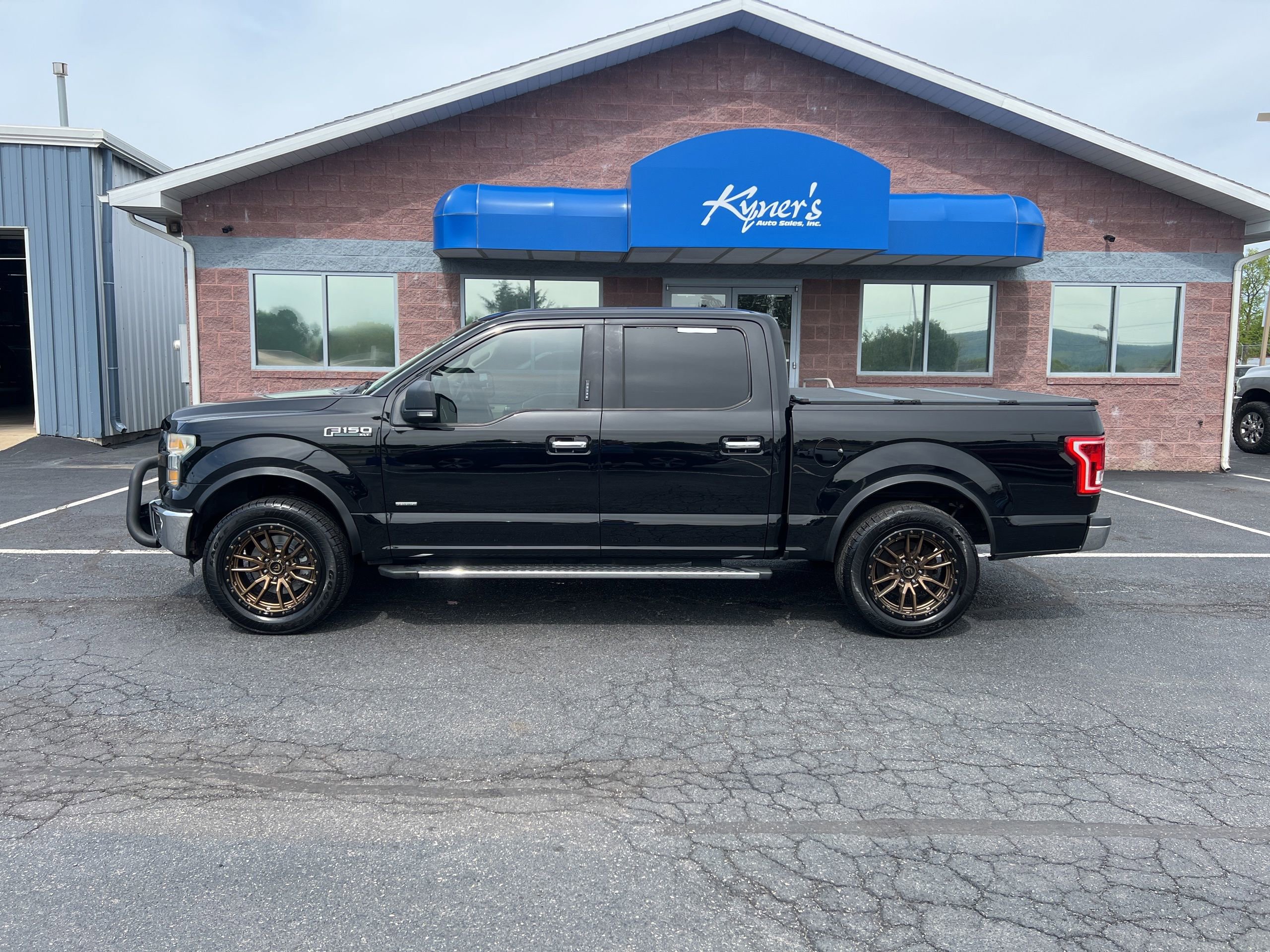 Used 2016 Ford F150 XLT w/ Equipment Group 301A Mid RWD image 3