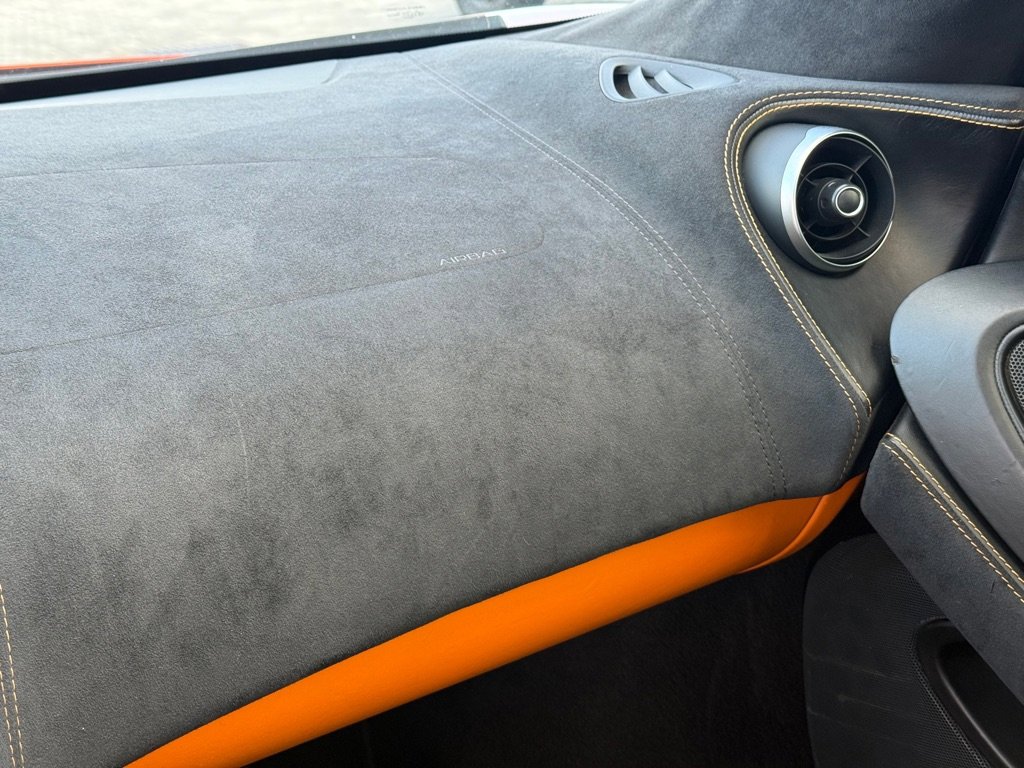 Used 2020 McLaren 570S Spider image 26