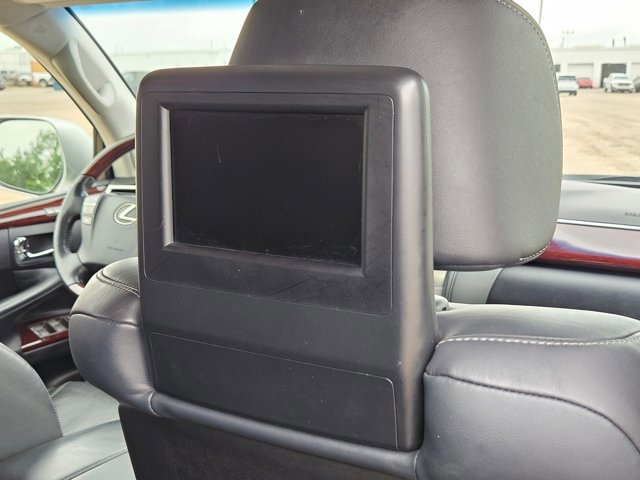 Used 2014 Lexus LX 570 4WD w/ Luxury Package image 23