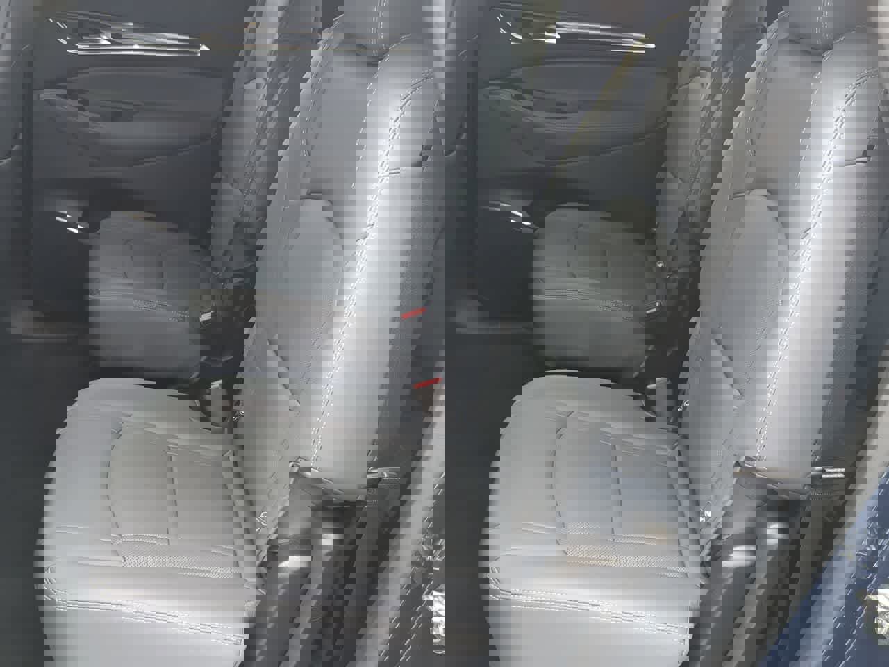 Used 2023 Buick Enclave Essence image 20