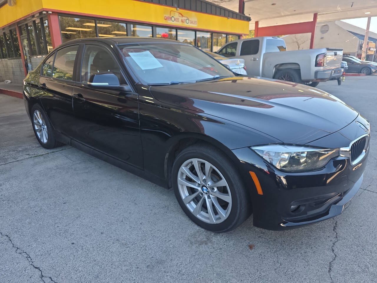 Used 2017 BMW 320i xDrive Sedan AWD/4WD image 4