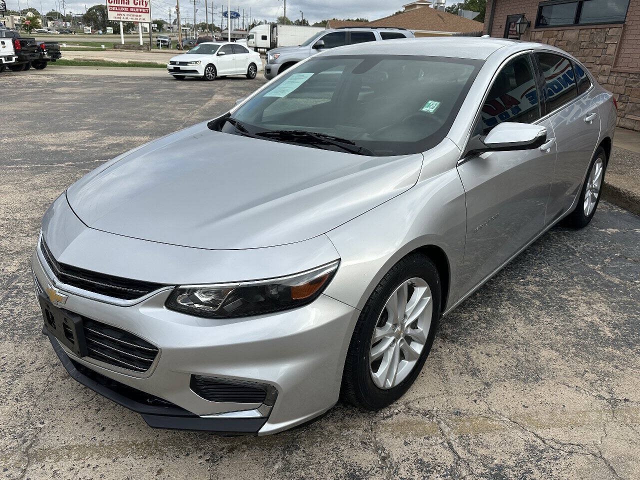 Used 2018 Chevrolet Malibu LT FWD image 4