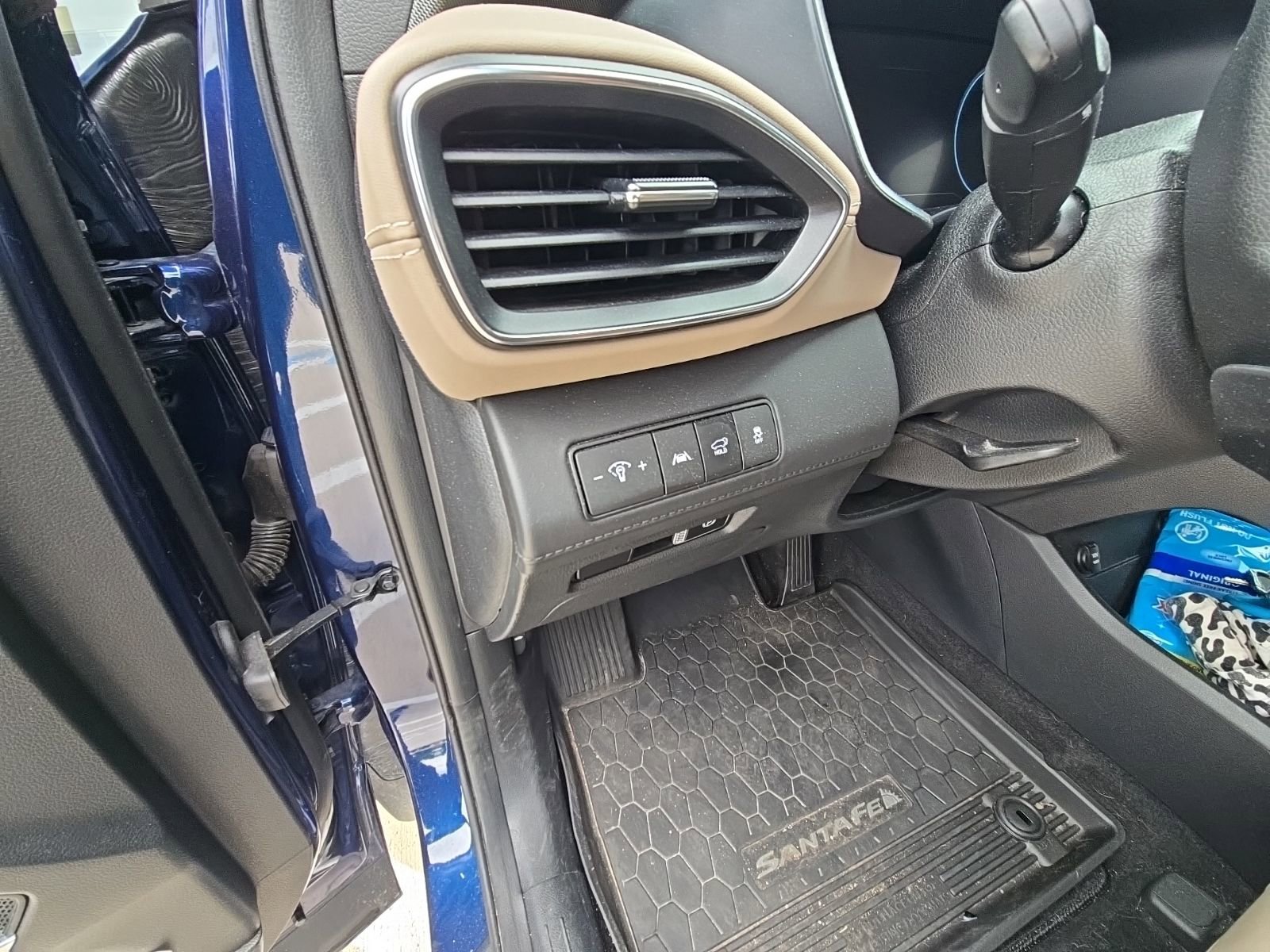 Used 2023 Hyundai Santa Fe SEL w/ Premium Package FWD image 12