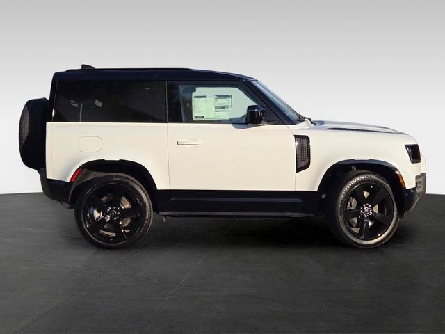 Used 2025 Land Rover Defender 90 X-Dynamic SE image 4