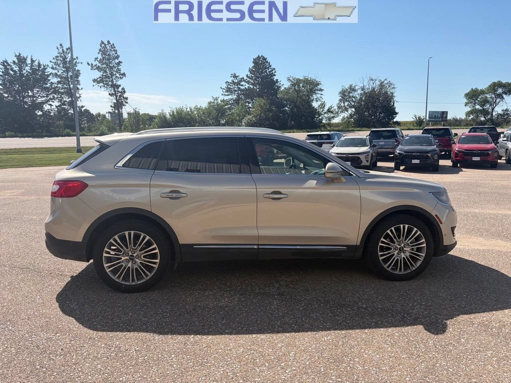 Used 2017 Lincoln MKX Reserve AWD/4WD image 6