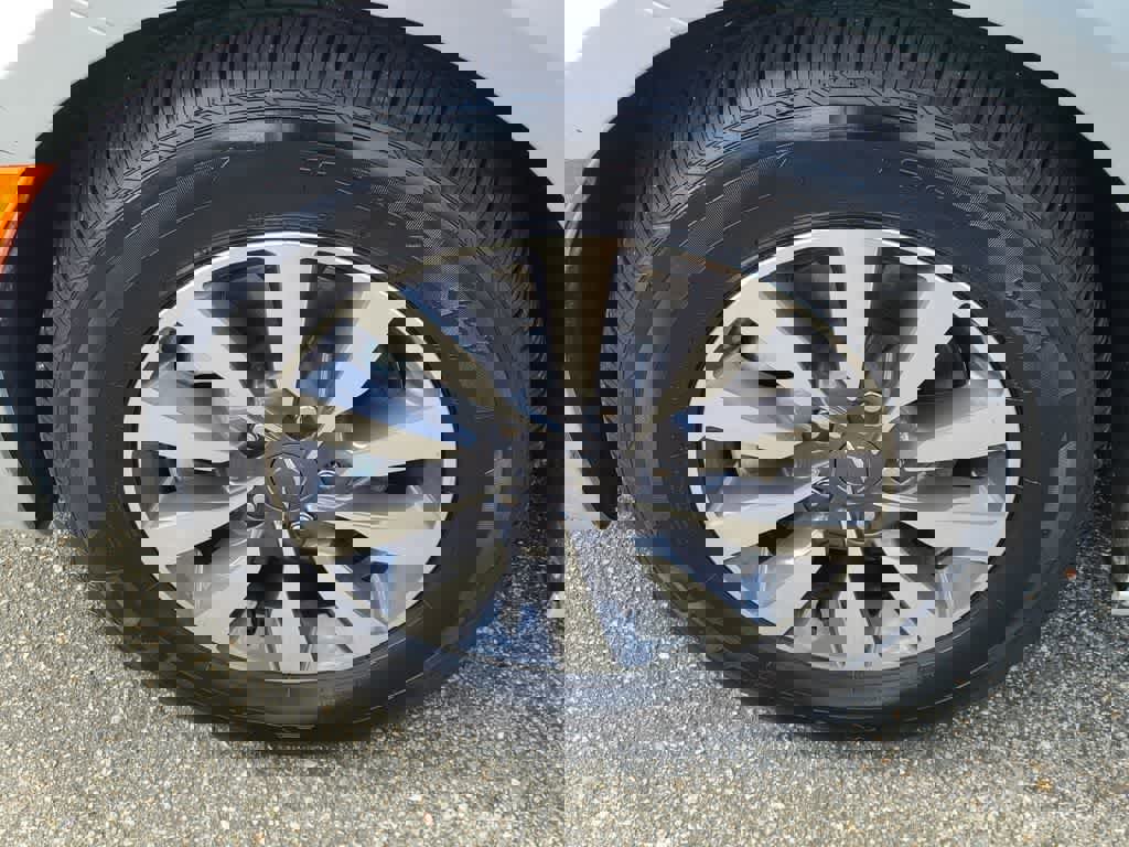 Used 2023 Chrysler Pacifica Touring-L image 11