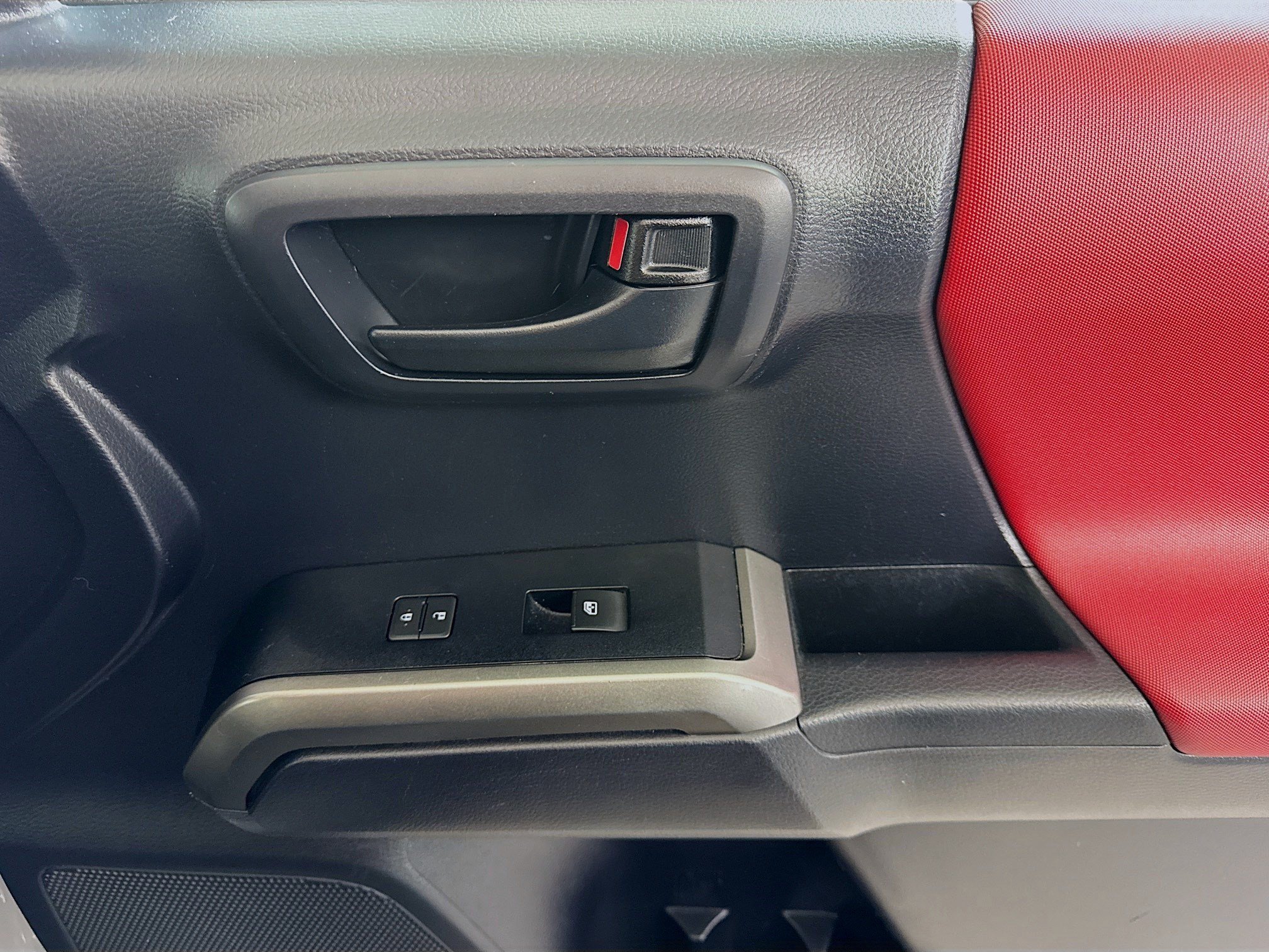 Used 2020 Toyota Tacoma SR5 RWD image 30