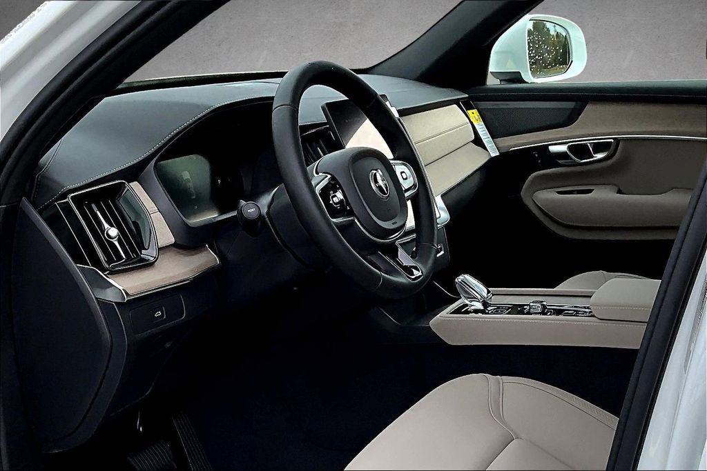 New 2026 Volvo XC90 B6 Plus w/ Protection Package Premier AWD/4WD image 7
