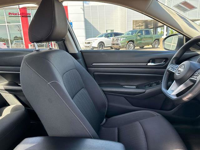 Used 2025 Nissan Altima 2.5 SV FWD image 10