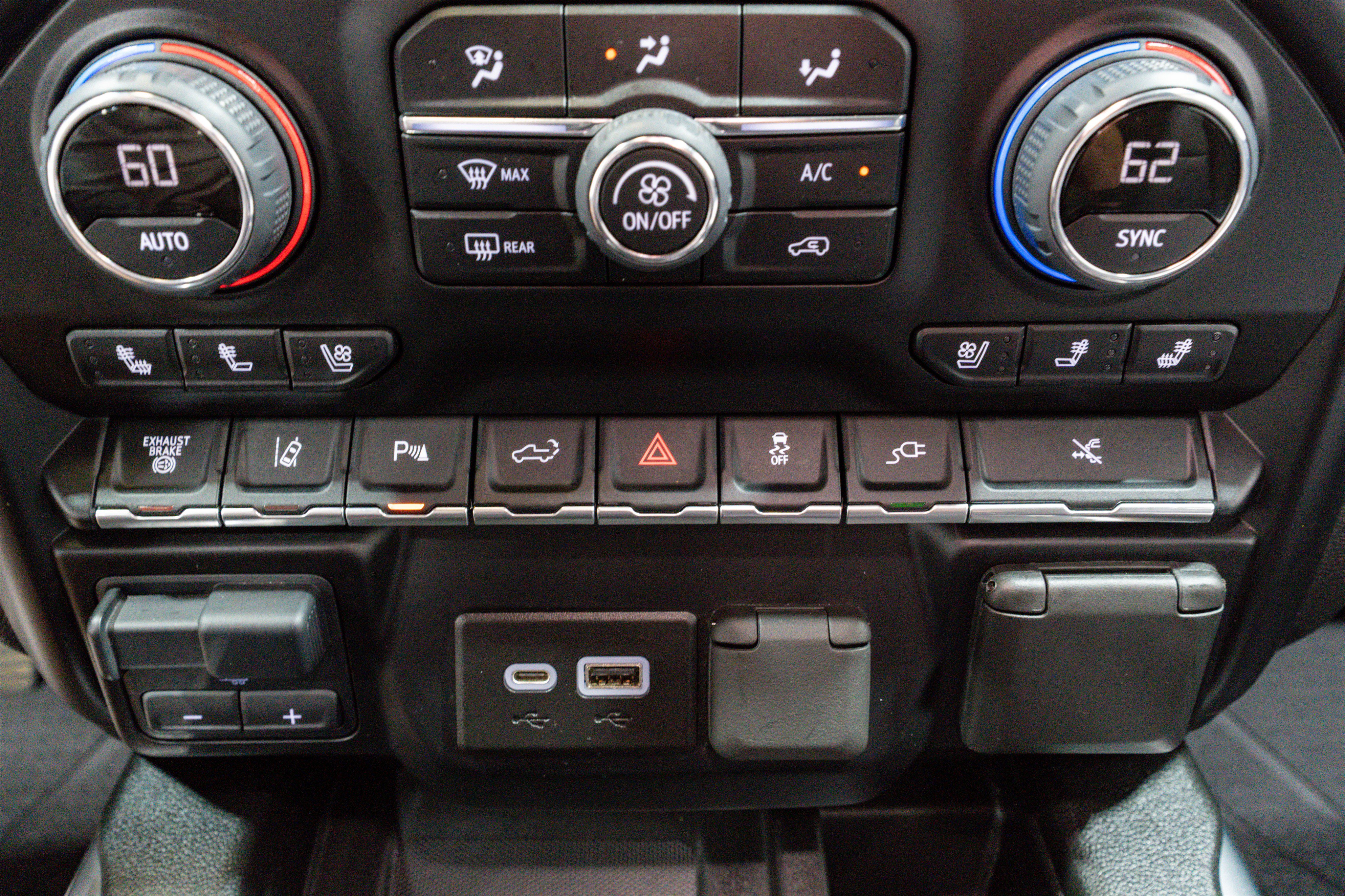 Used 2023 Chevrolet Silverado 3500 High Country image 31