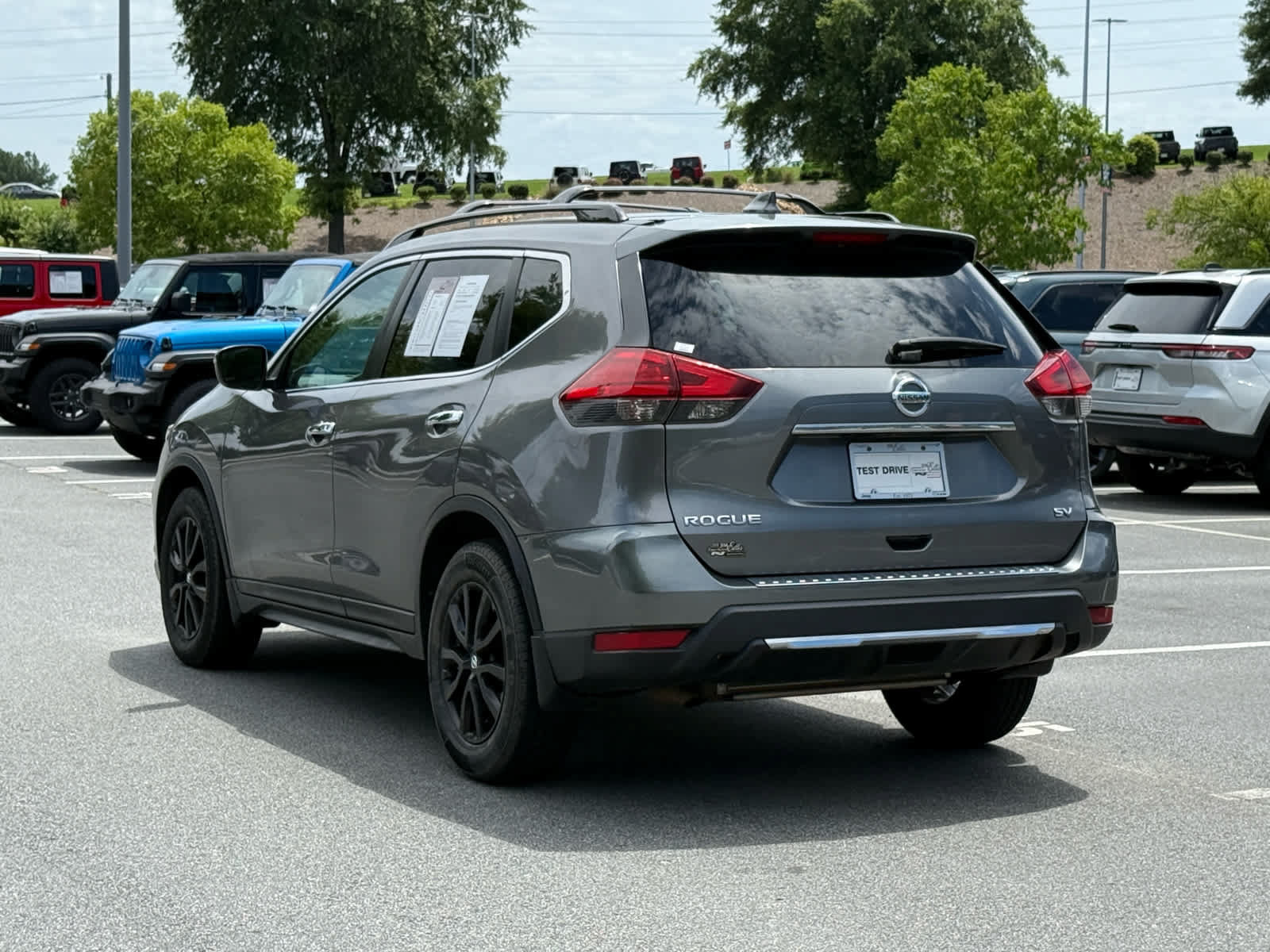 Used 2017 Nissan Rogue SV w/ Midnight Edition FWD image 3