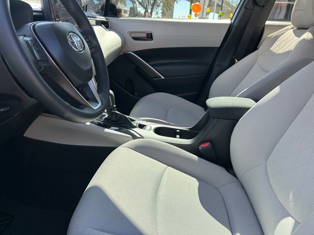 New 2025 Toyota Corolla Cross LE w/ Moonroof Package FWD image 11