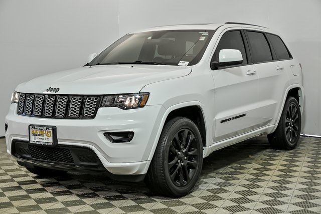 Used 2020 Jeep Grand Cherokee Altitude image 4