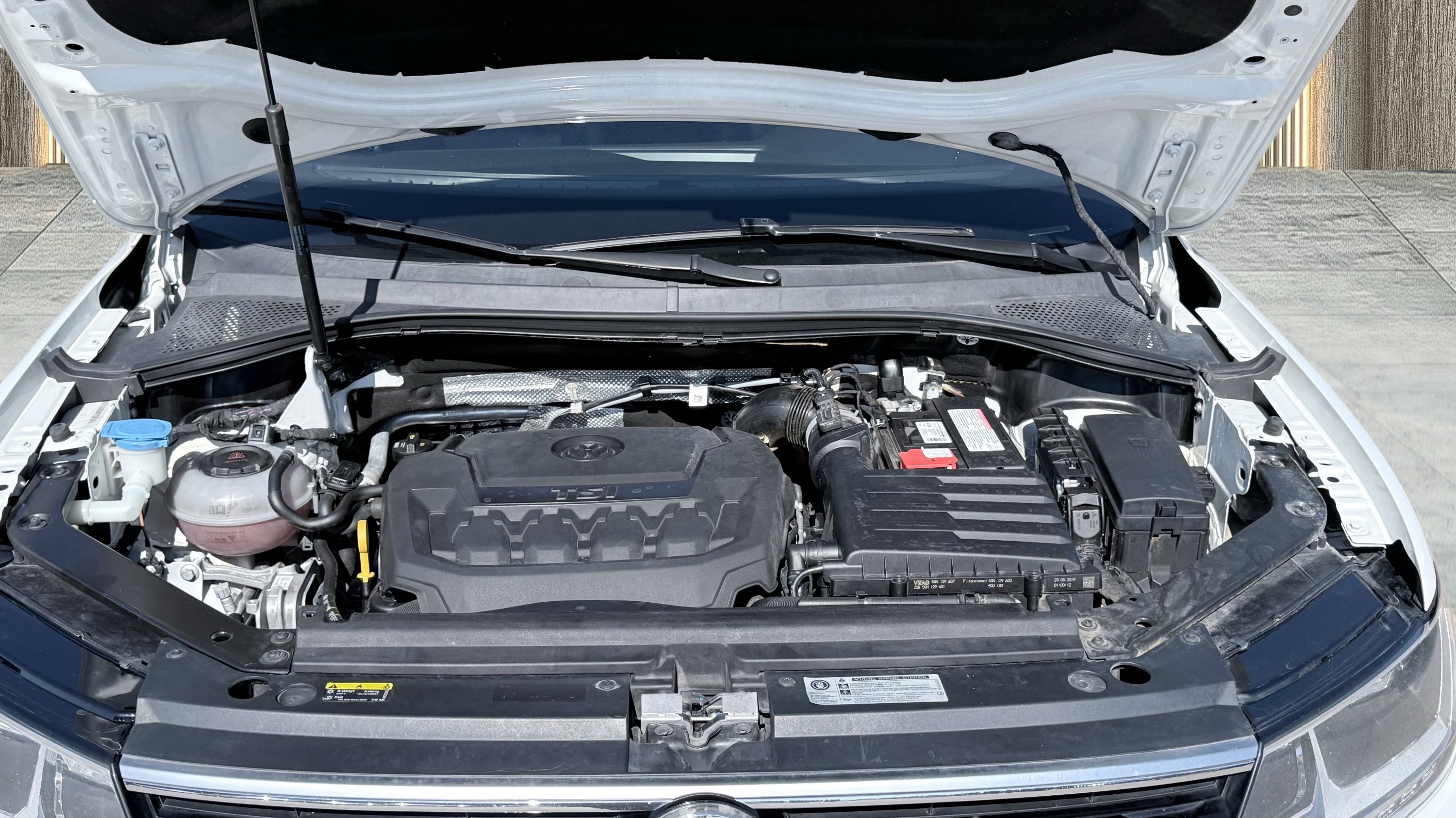 Used 2019 Volkswagen Tiguan SEL R-Line FWD image 22