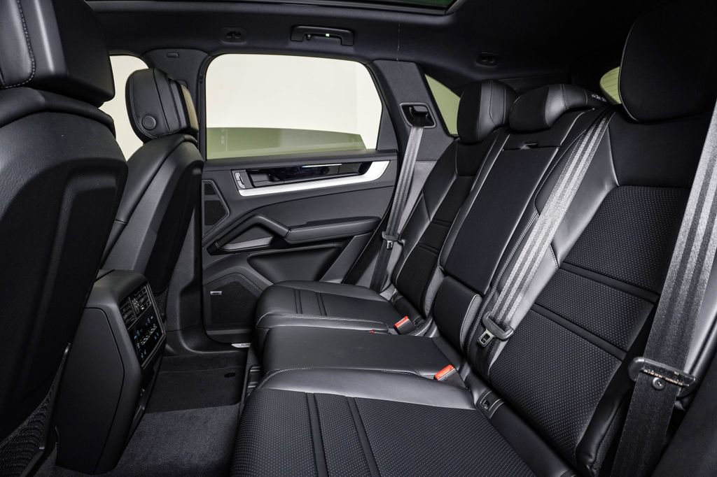 New 2026 Porsche Cayenne S AWD/4WD image 17