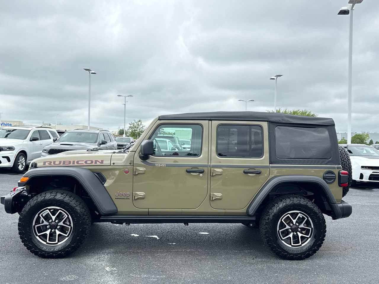 Used 2025 Jeep Wrangler Unlimited Rubicon w/ Technology Group AWD/4WD image 6