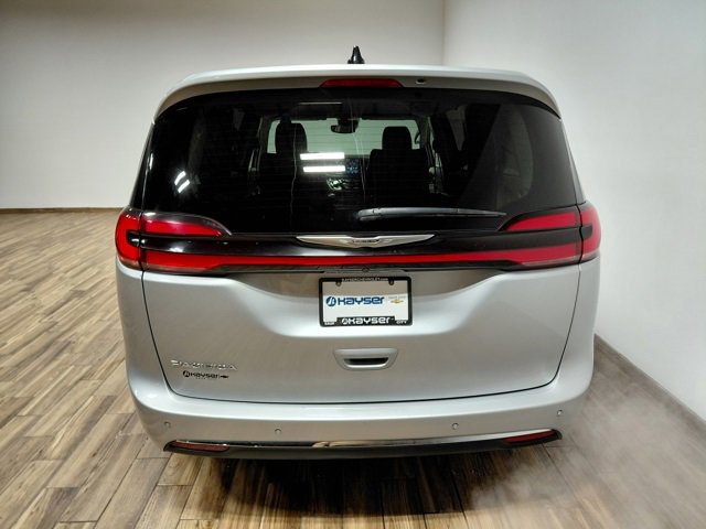 Used 2024 Chrysler Pacifica Touring-L image 23