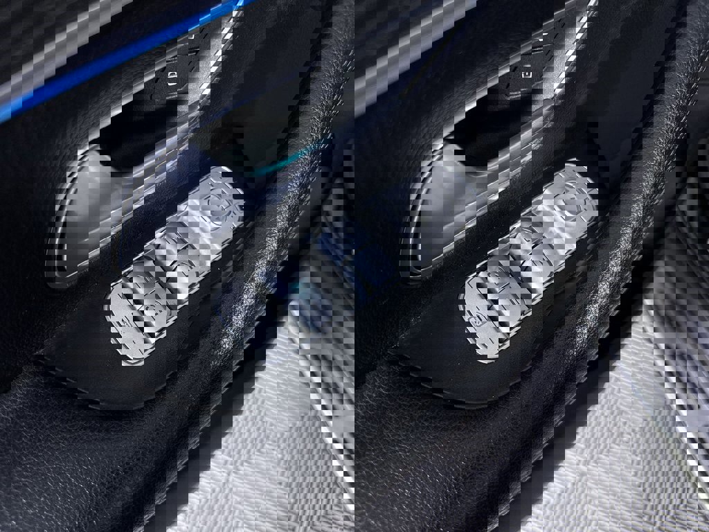 Used 2022 Mercedes-Benz GLE 350 4MATIC w/ Premium Package image 23