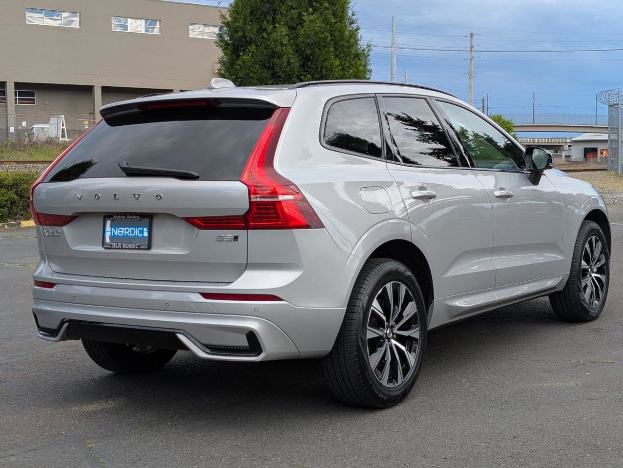 Used 2025 Volvo XC60 B5 Core AWD/4WD image 7