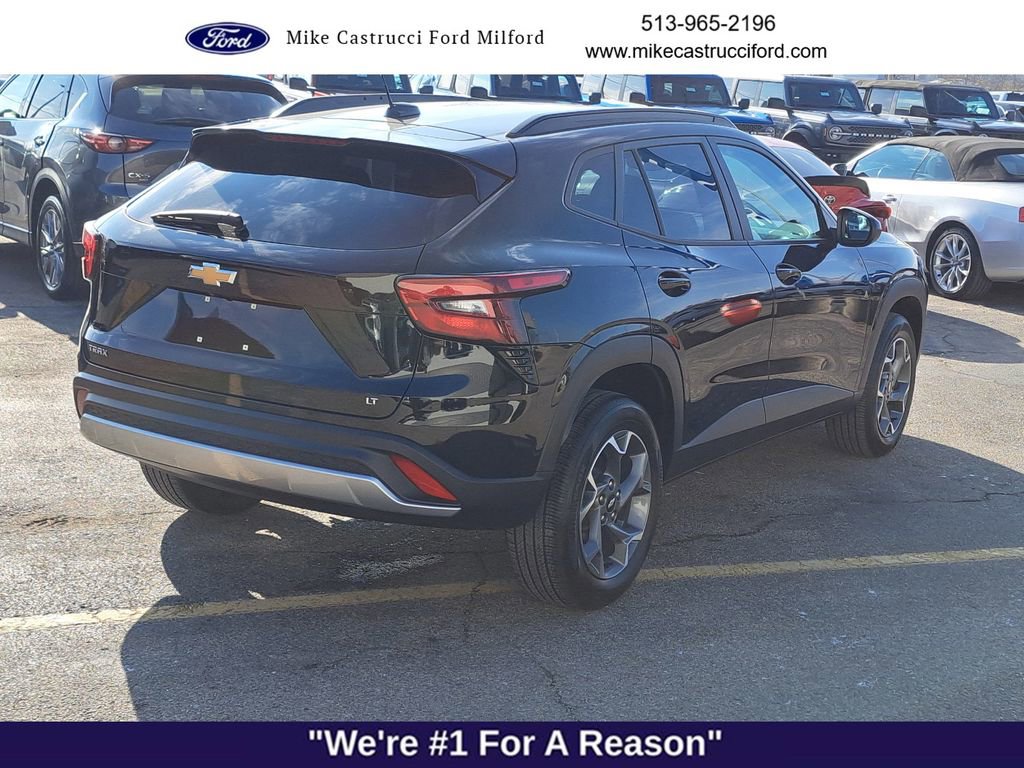 Used 2024 Chevrolet Trax LT w/ Driver Confidence Package image 5