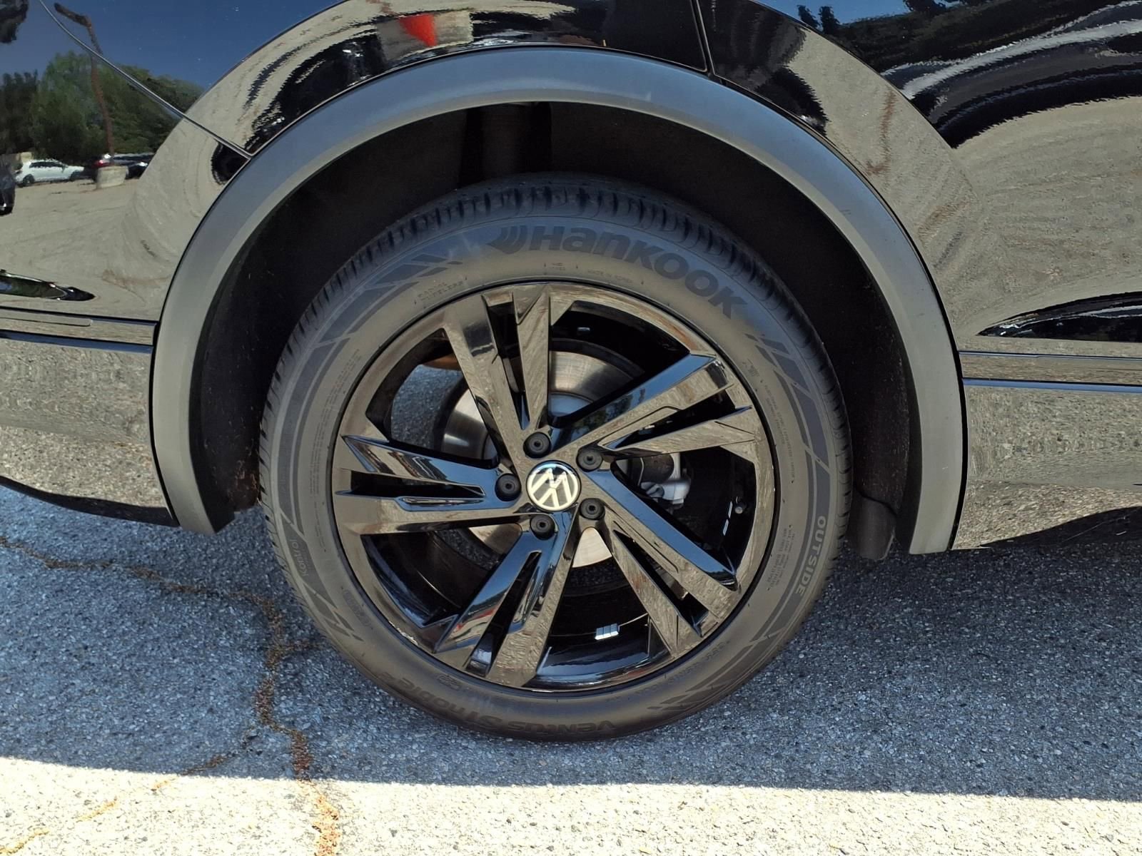 Certified 2023 Volkswagen Tiguan SE R-Line FWD image 4
