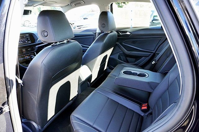 Used 2024 Volkswagen Jetta SE image 16