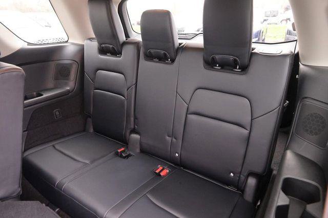 Used 2024 Nissan Pathfinder Platinum image 12