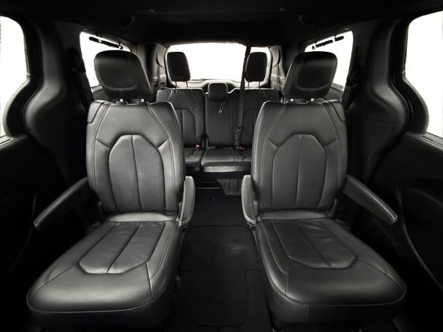 Used 2019 Chrysler Pacifica Touring-L w/ S Appearance Package image 14