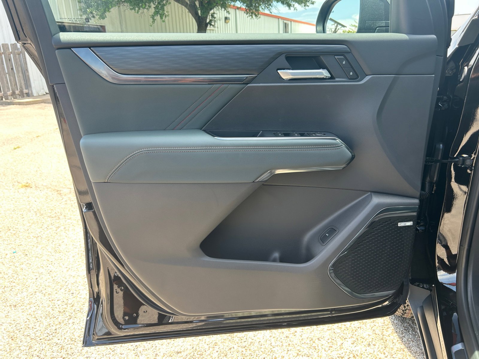 New 2026 GMC Acadia AT4 w/ LPO, Floor Liner Package AWD/4WD image 30