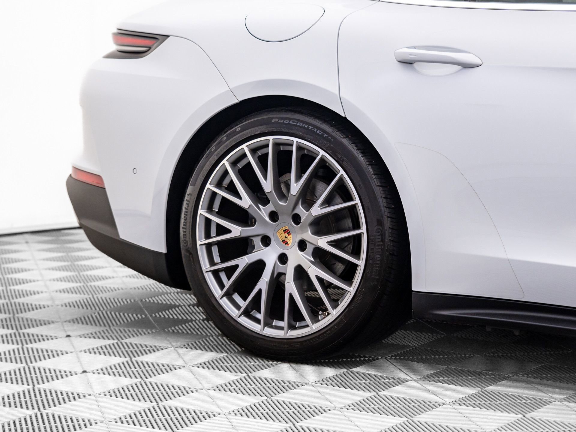 Certified 2024 Porsche Panamera 4 image 32