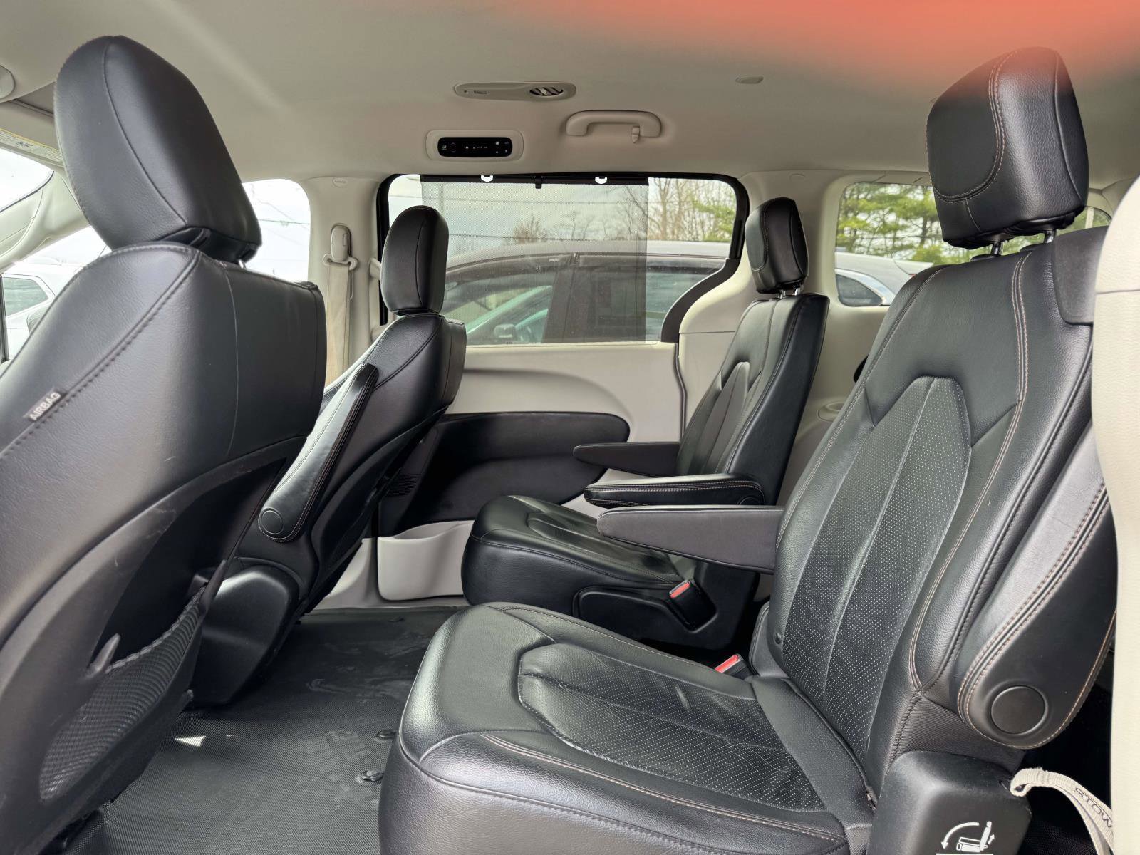 Used 2019 Chrysler Pacifica Touring-L FWD image 8