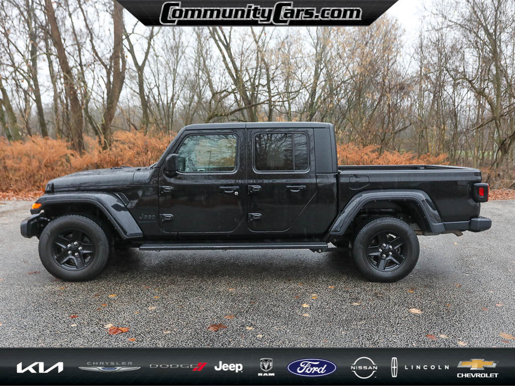 Used 2021 Jeep Gladiator Sport image 3