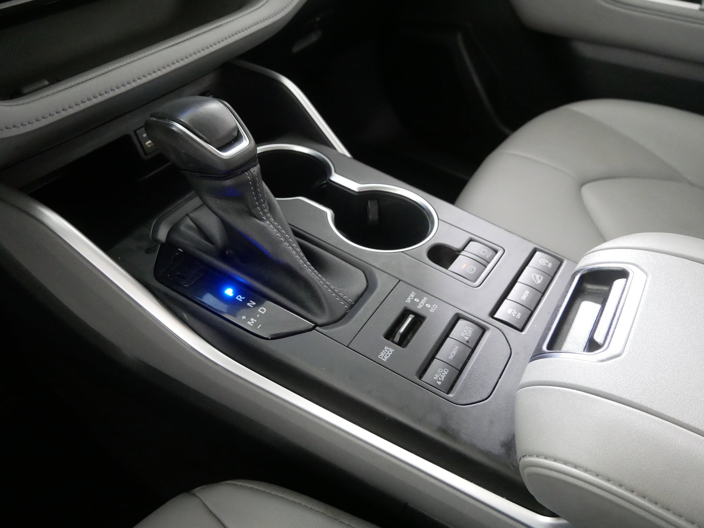 Used 2022 Toyota Highlander XLE image 24