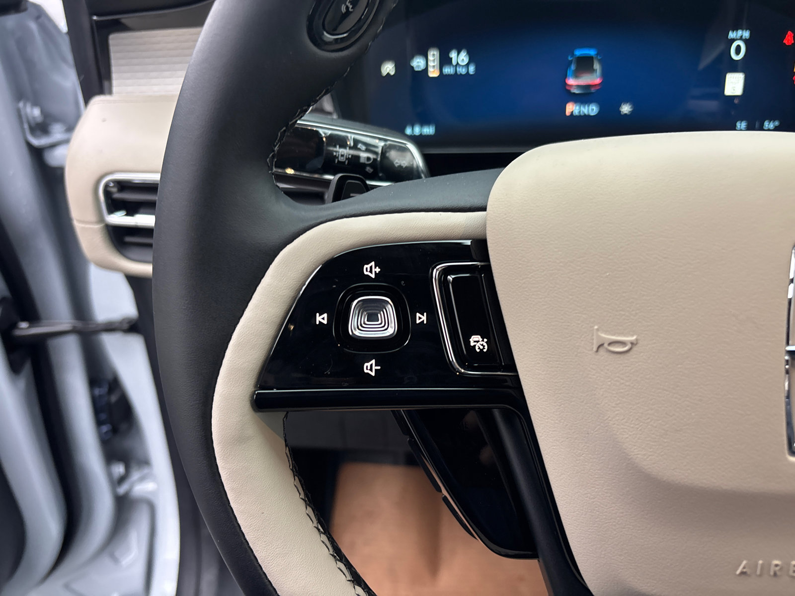 New 2026 Lincoln Corsair Premiere image 17