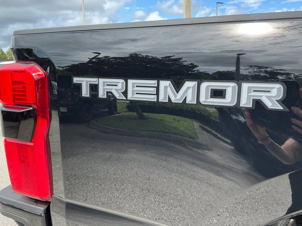 New 2027 Ford F250 Platinum w/ Tremor Off-Road Package AWD/4WD image 15