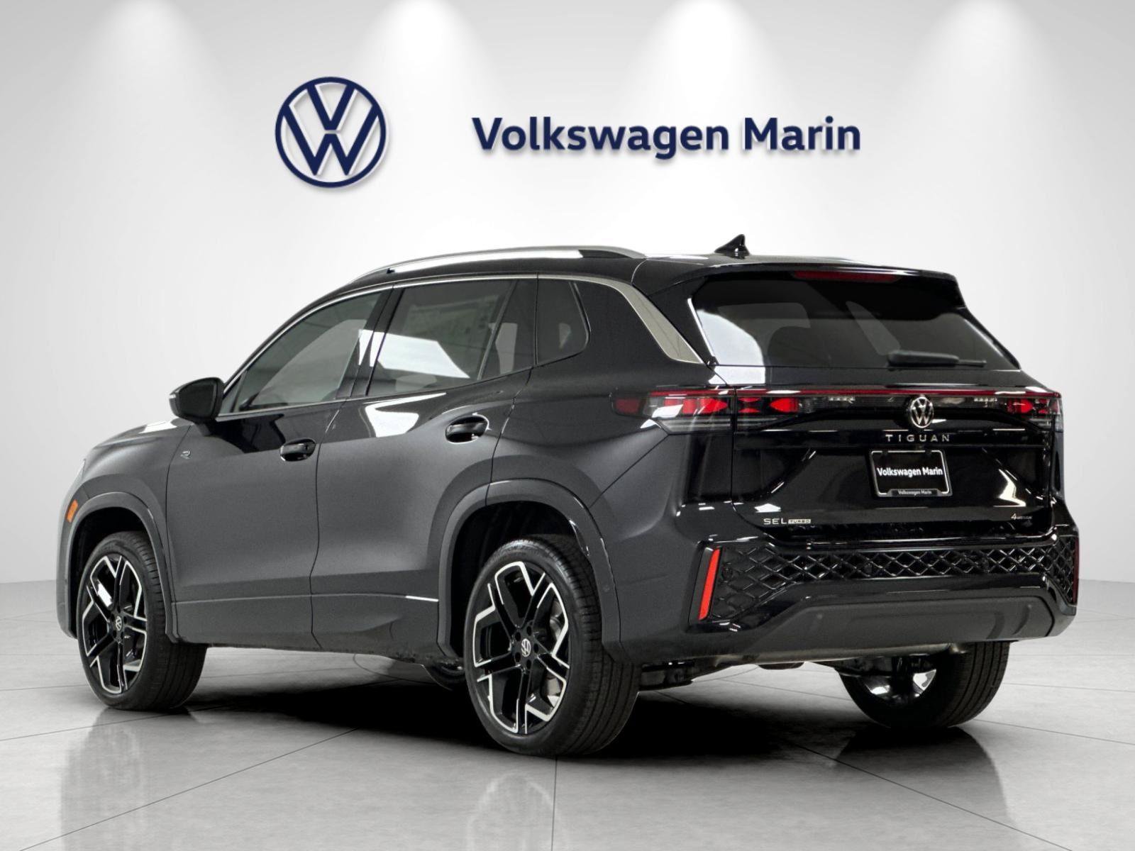 New 2026 Volkswagen Tiguan SEL R-Line AWD/4WD image 3