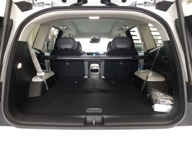 Certified 2026 Hyundai Ioniq 9 Limited AWD/4WD image 14