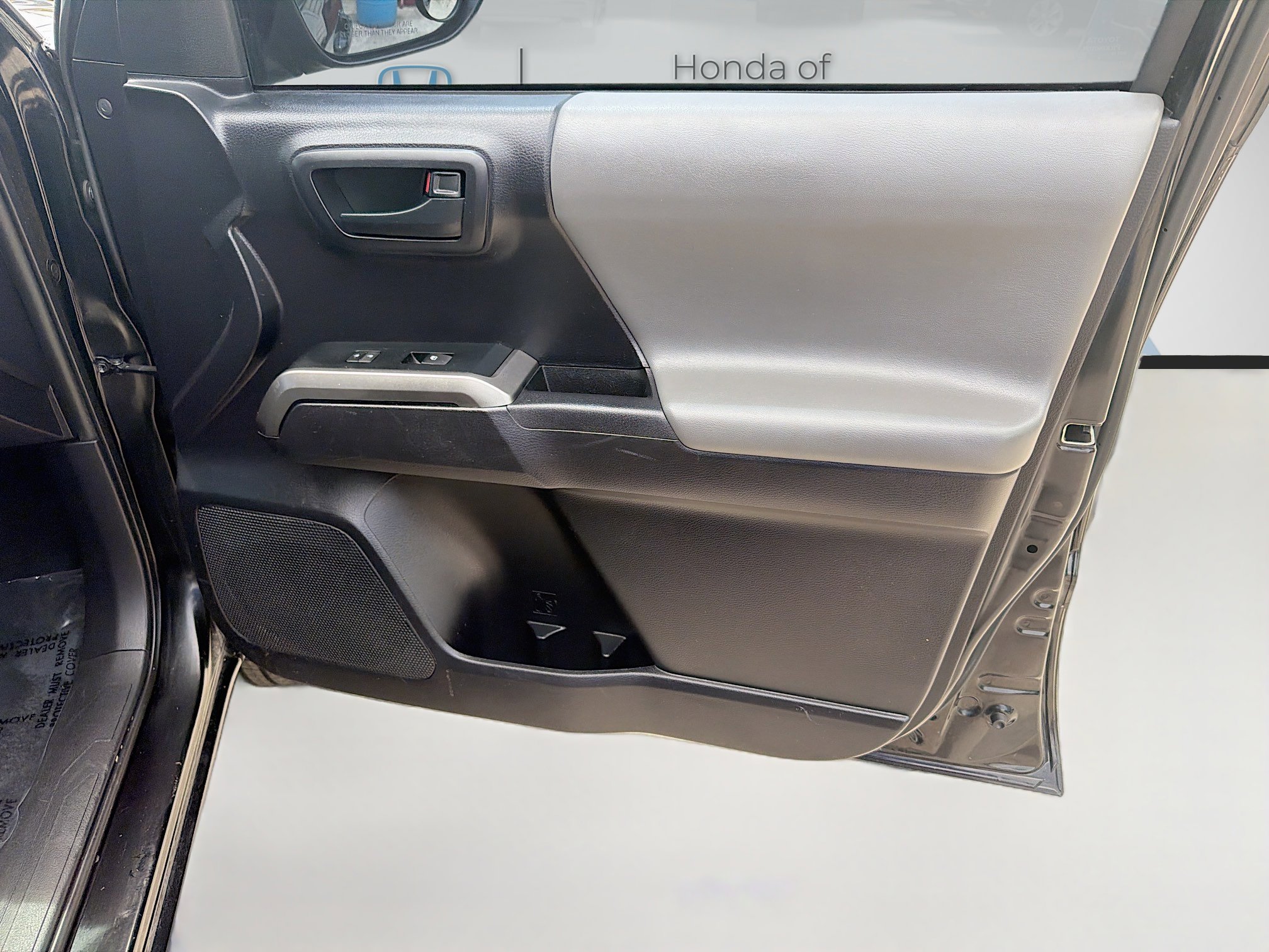 Used 2020 Toyota Tacoma SR5 image 33