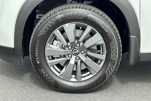 New 2025 Nissan Pathfinder SV w/ SV Premium Package image 32