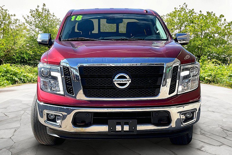 Used 2018 Nissan Titan SL image 2