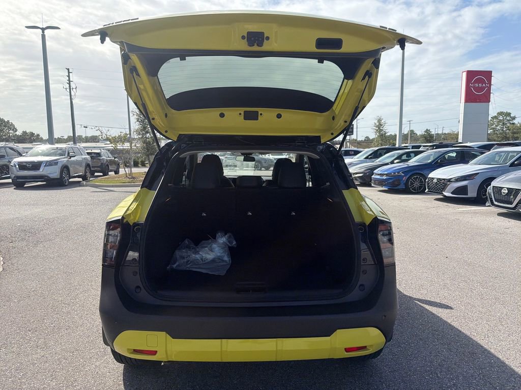 New 2026 Nissan Kicks SR w/ SR Premium Package image 10