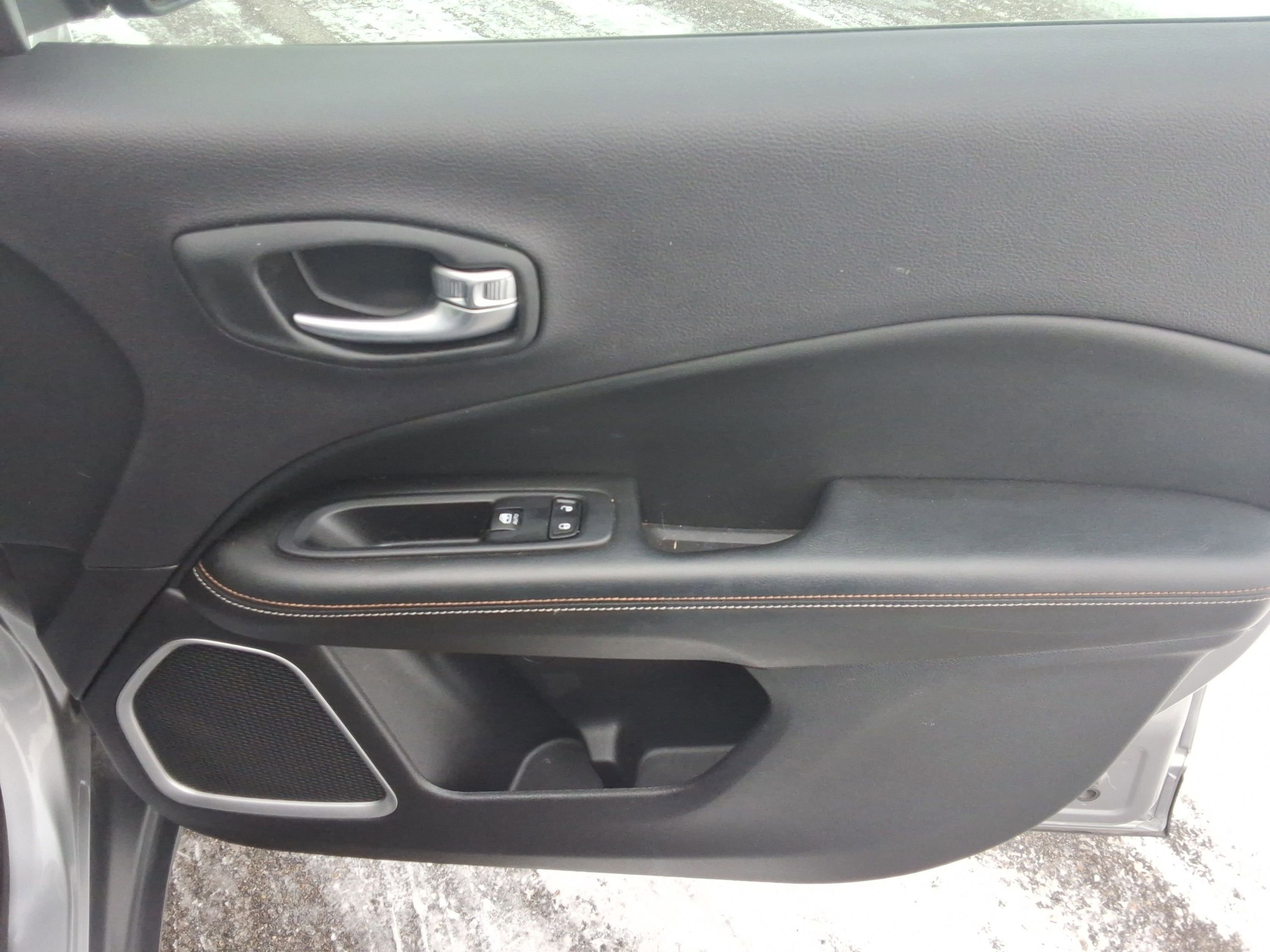 Used 2018 Jeep Compass Latitude w/ Popular Equipment Group image 24