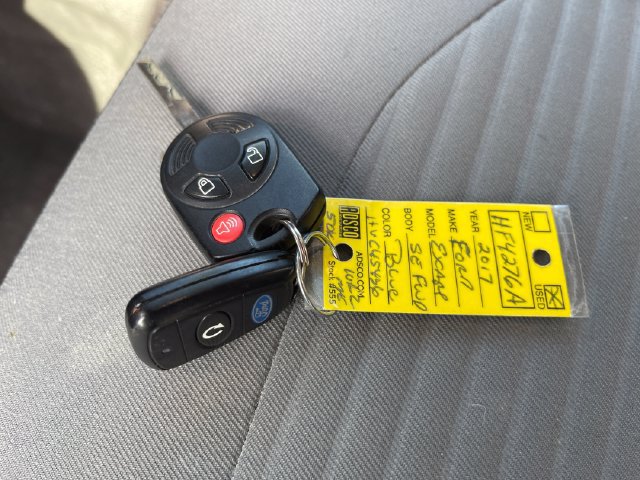 Used 2017 Ford Escape SE w/ SE Sport Appearance Package FWD image 21