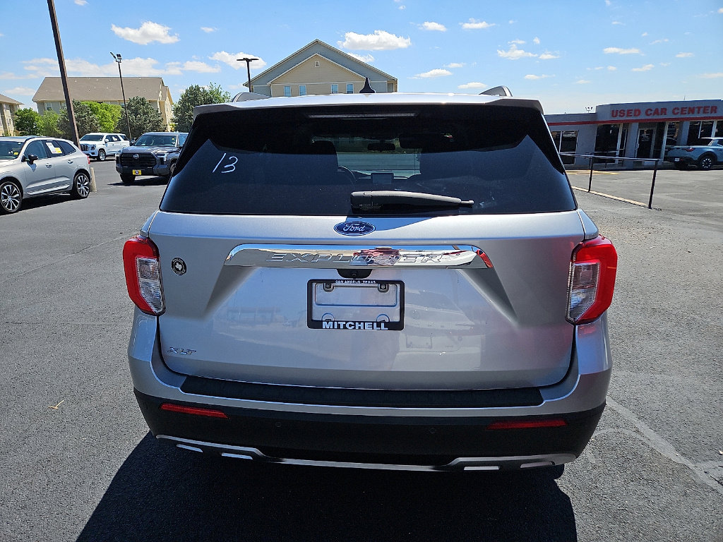 Used 2021 Ford Explorer XLT w/ Equipment Group 202A image 4