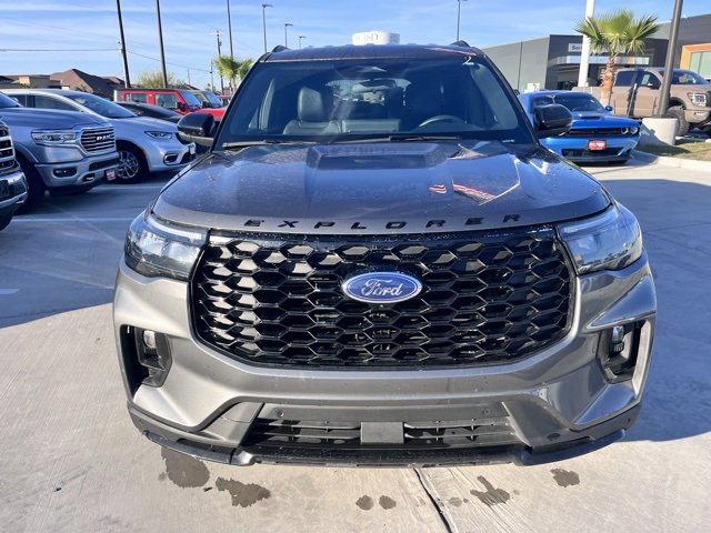 Used 2025 Ford Explorer ST-Line image 2