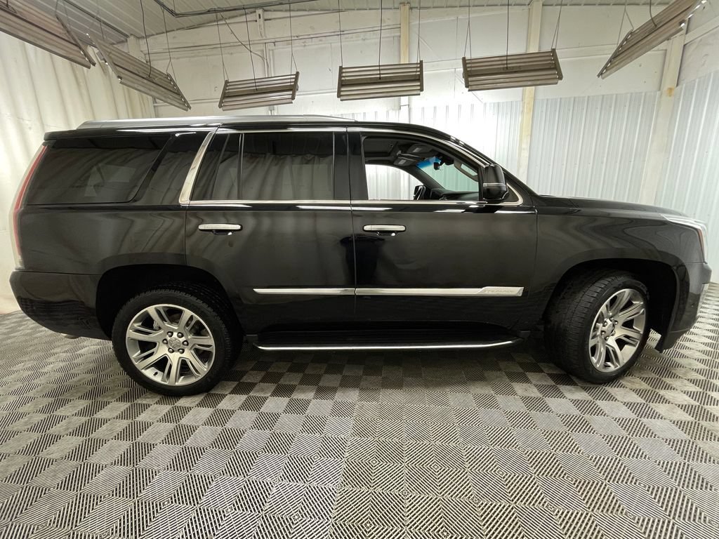 Used 2017 Cadillac Escalade Luxury AWD/4WD image 29