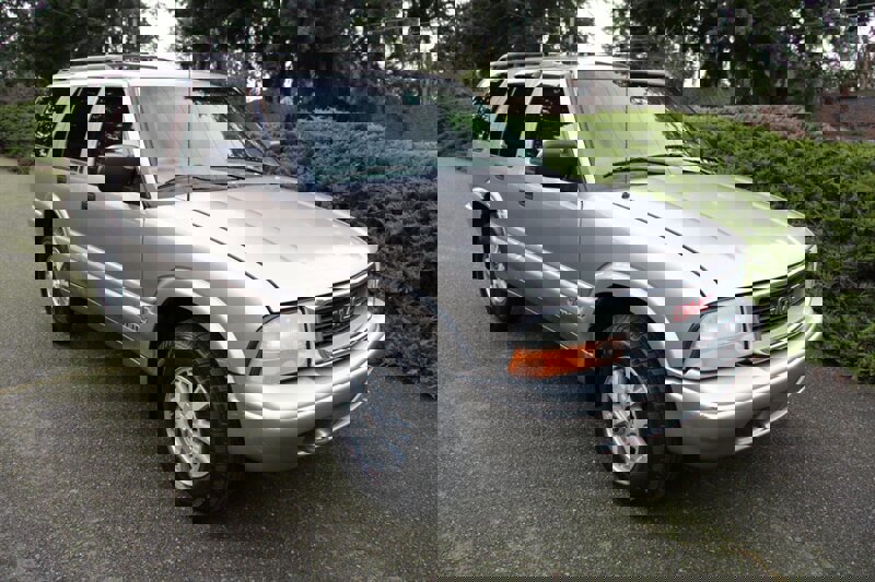 Used 2000 GMC Jimmy SLT w/ Underbody Shield Pkg image 2