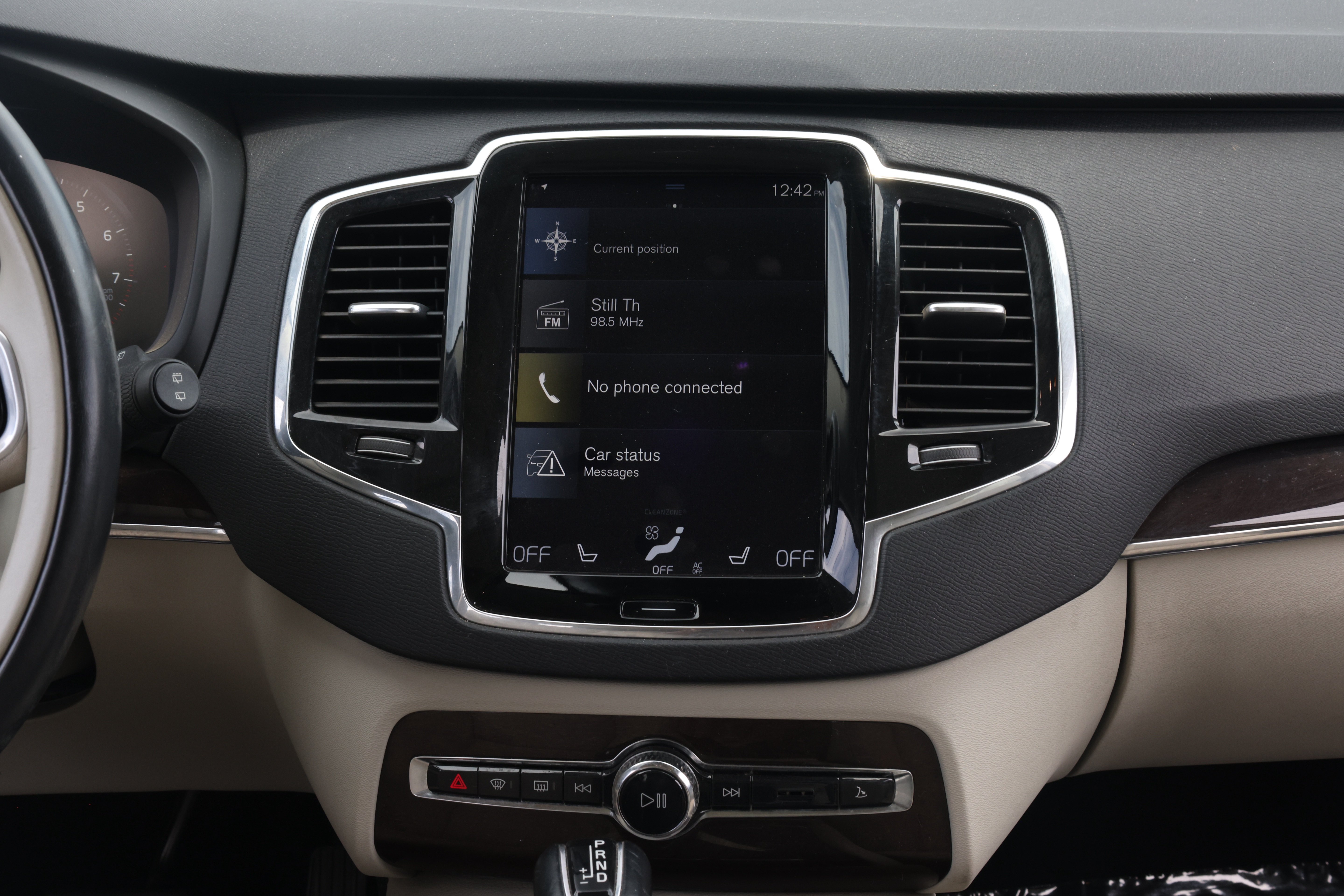 Used 2017 Volvo XC90 T6 Momentum w/ Vision Package AWD/4WD image 10