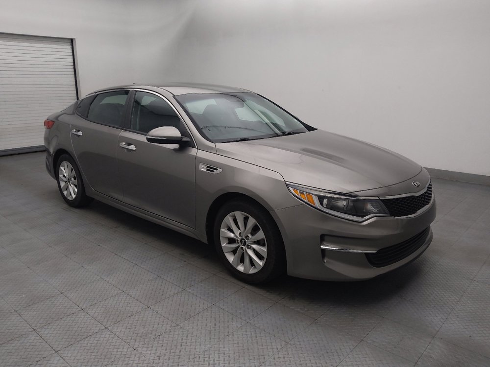 Used 2018 Kia Optima LX w/ 17" Alloy Wheels Package FWD image 11
